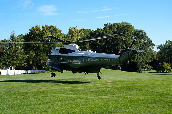 △“海軍陸戰(zhàn)隊一號”直升機(資料圖)