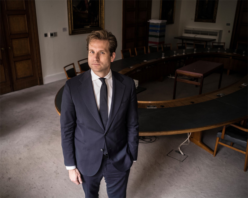 荷兰经济事务部大臣文森特·卡雷曼斯 《卫报》