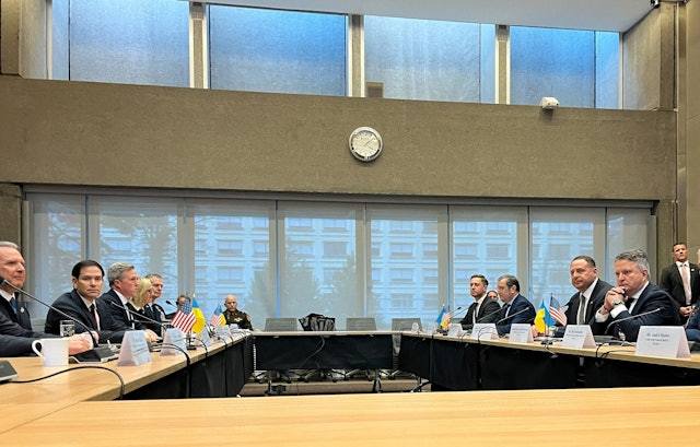 2025年11月23日,美乌代表团在瑞士日内瓦会面,讨论美方提出结束俄乌战争的28点方案。