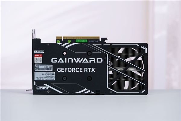双风扇短小精悍!耕升RTX 5050追风OC显卡图赏