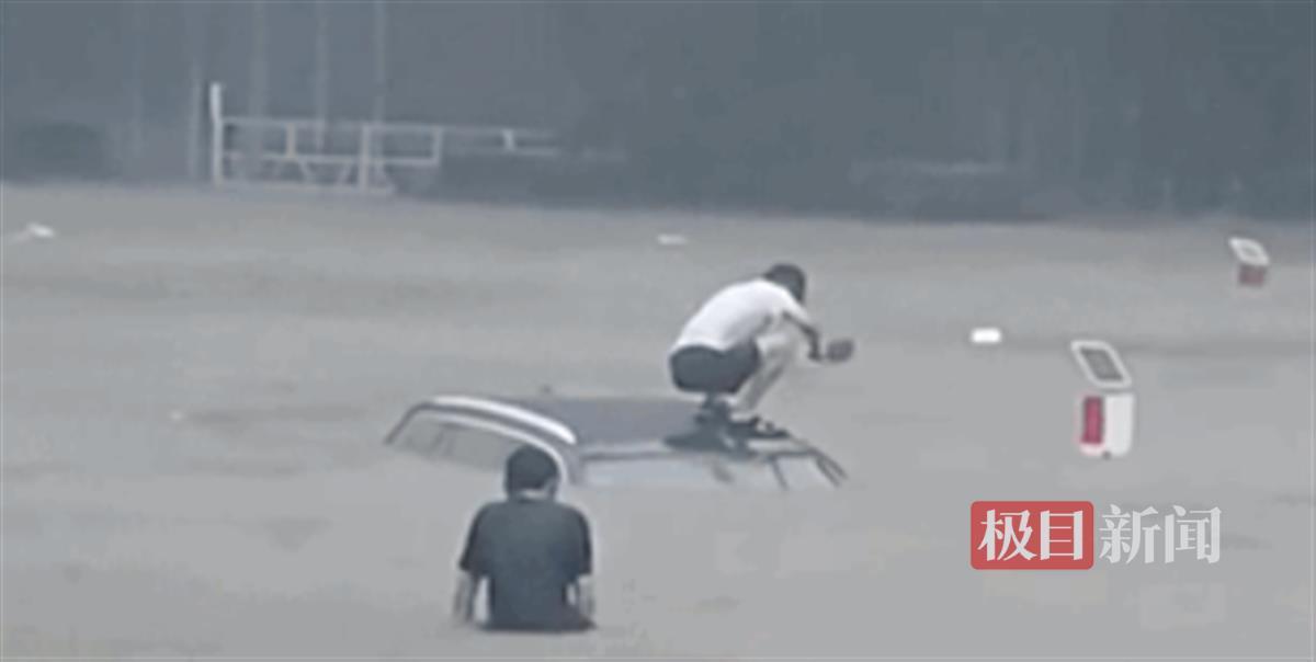 李坤朋
