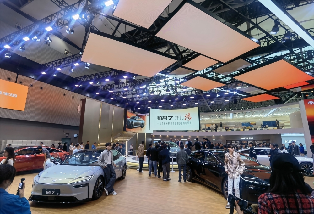 埃安首款增程车限时10.48万起售!综合续航1240公里,上车广汽自研辅助驾驶系统