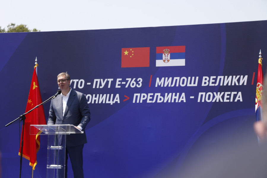 塞尔维亚总统武契奇在通车仪式上致辞 塞尔维亚广播电视(RTS)
