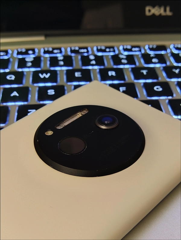 神操作！诺基亚涌现最先iOS：iPhone SE 3完好意思移植至Lumia 1020