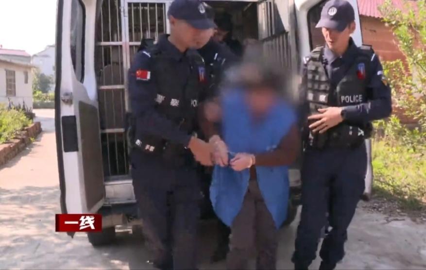 ▲潘某指认现场 央视此前报道画面截图