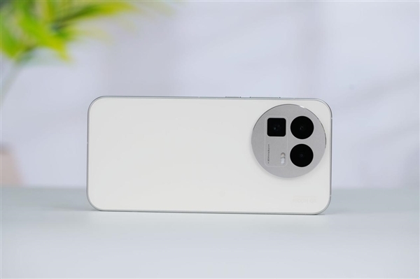 全球首发理光GR影像!真我GT8 Pro图赏