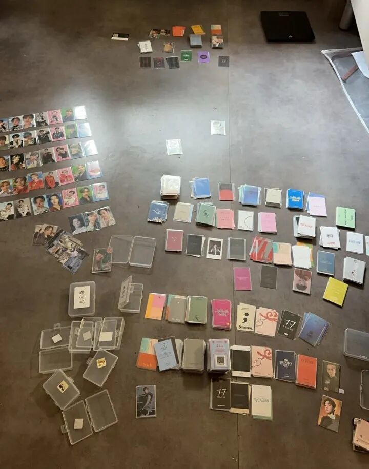 ▲幺幺鲤整理收藏的明星小卡。图 /访谈者提供