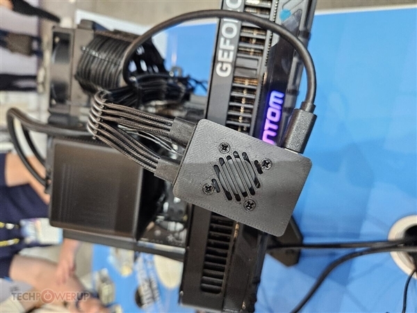 海韵3200W电源配备6个16针接口:杜绝显卡烧毁