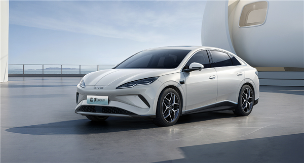 10.98万起叫板小鹏M03 比亚迪海豹06EV上市:规格真心高