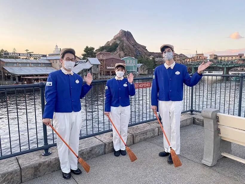 东京迪士尼乐园的清洁人员。(图/东京迪士尼乐园官网)