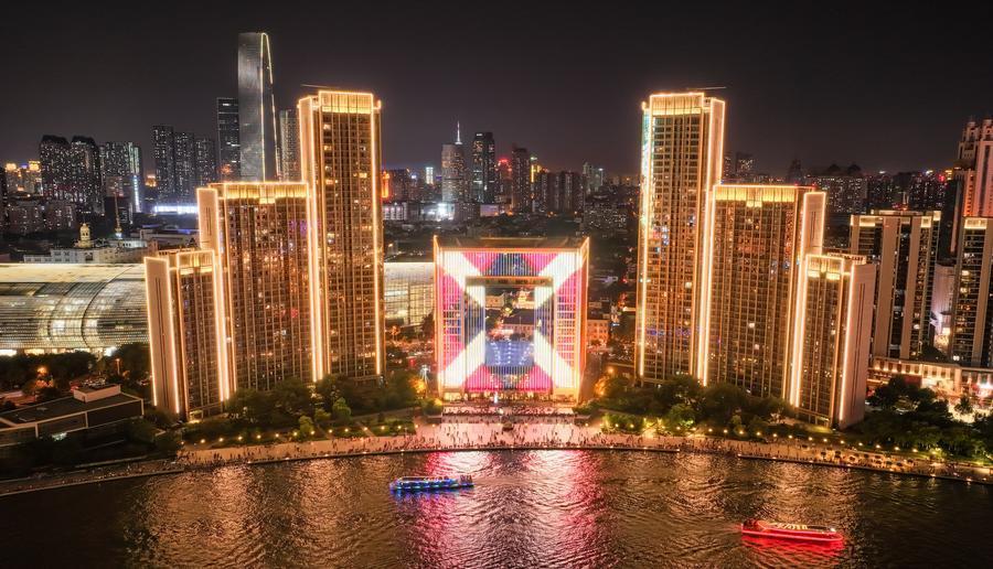这是2025年6月21日拍摄的天津中心城区海河夜色(无人机照片)。新华社记者 孙凡越 摄