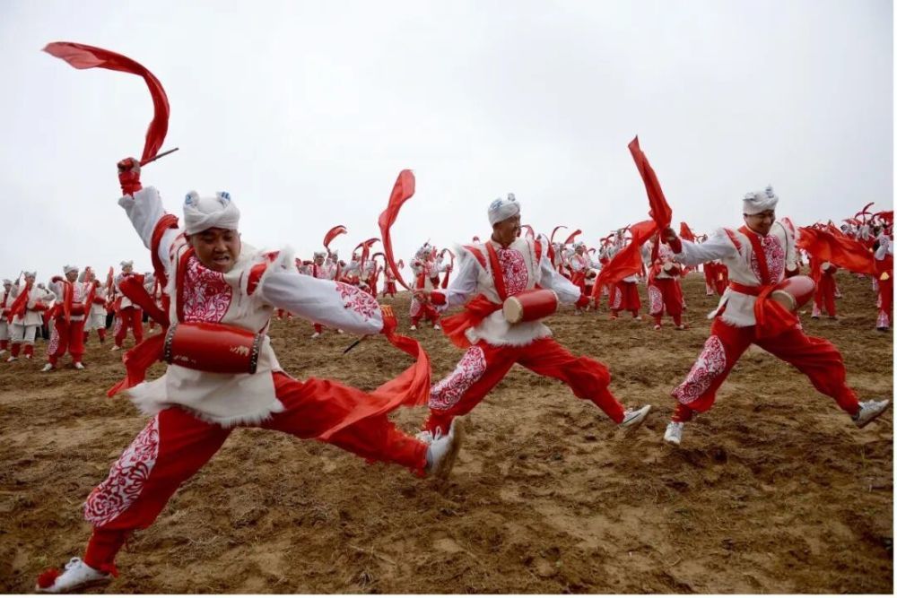 安塞腰鼓演出。新华社记者 刘潇 摄