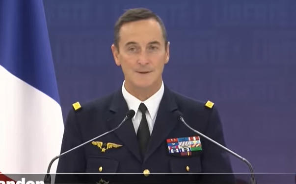 曼东20日发表讲话 视频截图