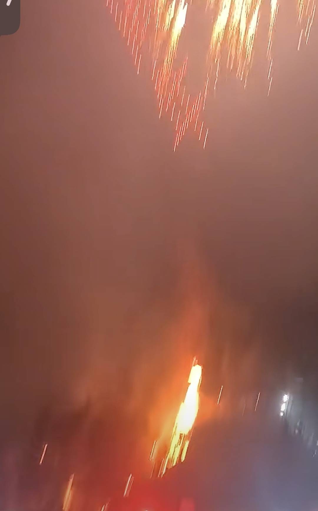 煙花秀表演火星掉落引發(fā)火災(zāi)