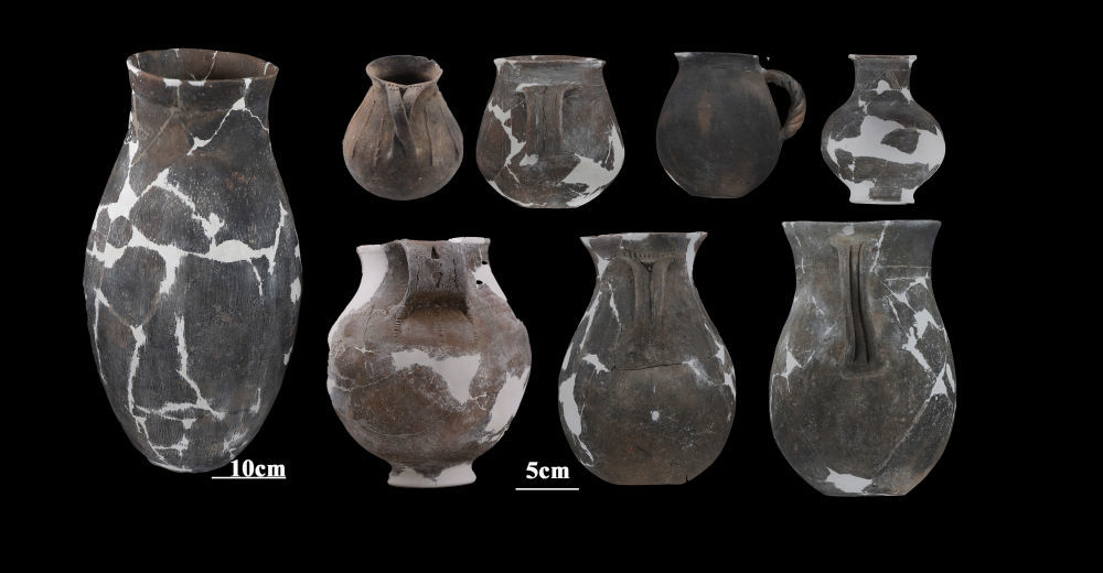 玛不错第二期典型陶器（资料照片）。新华社发（西藏自治区文物保护研究所供图）