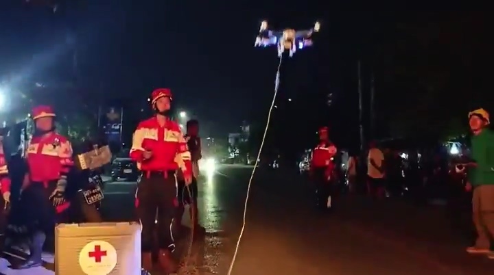 中国红十字国际救援队启用照明无人机