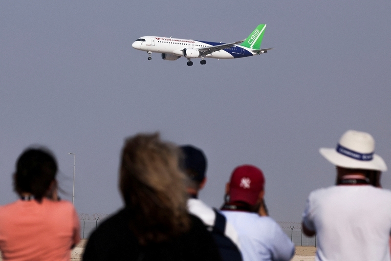 当地时间2025年11月17日,阿联酋迪拜,2025迪拜国际航空展在迪拜阿勒马克图姆国际机场盛大开幕,国产大飞机C919实现中东首秀。 IC Photo