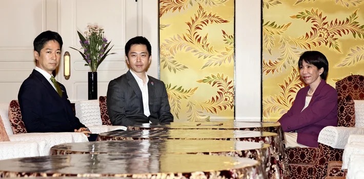 (左起)日本维新会共同党首藤田文武、日本维新会党首吉村洋文和自民党总裁高市早苗15日举行会谈。图自日媒