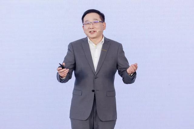 奇瑞总裁助理、星途品牌国内业务事业部常务副总经理黄招根