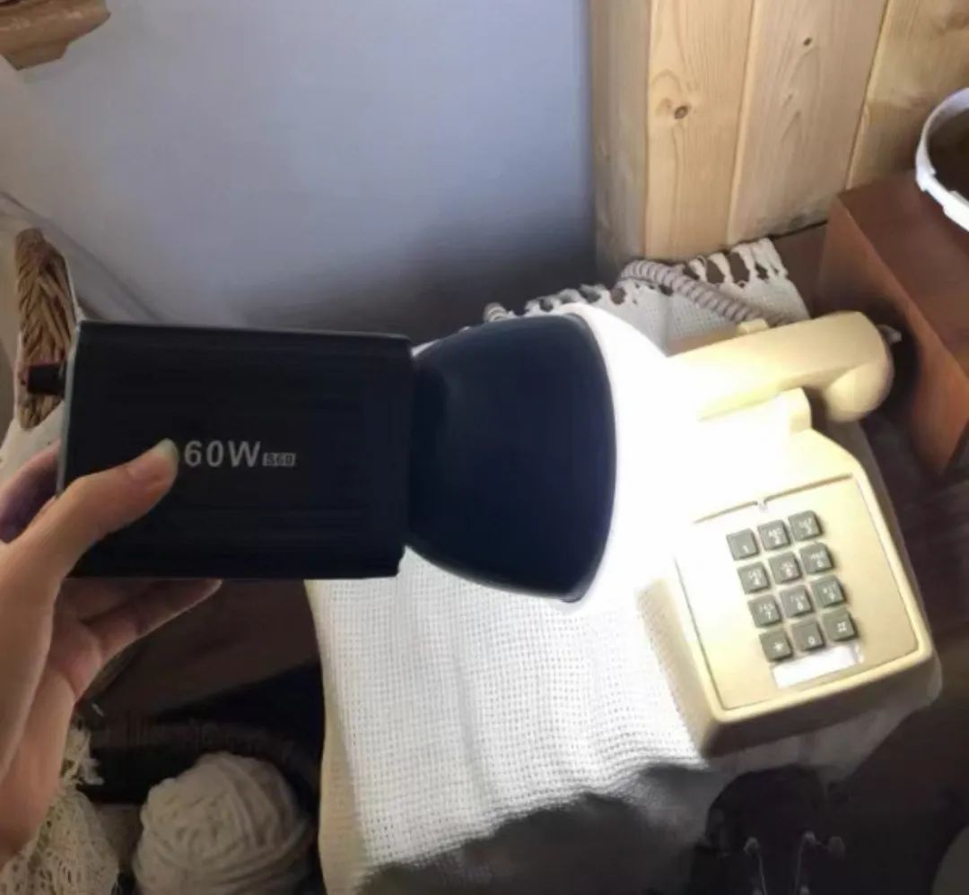 “0科技含量”的国货,靠掏苹果裆间赚了10亿?