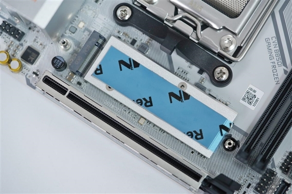 小巧迷你!七彩虹CVN B850I GAMING FROZEN V14主板图赏