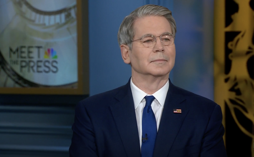 当地时间23日,贝森特接受NBC一档节目采访。图源:NBC视频截图