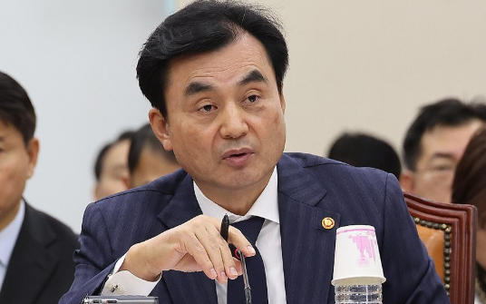 韩国国防部长官安圭伯 韩联社