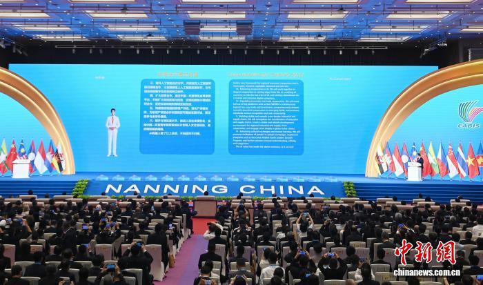 9月17日,第22届东博会开幕。会议现场,AI生成了东博会开幕式纪要。中新社记者 蒋雪林 摄