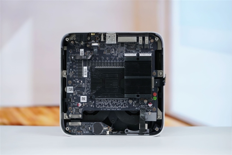 生产力性能远超i9-14900HX!零刻GTR9 Pro迷你AI工作站评测:235B超大模型也能运行