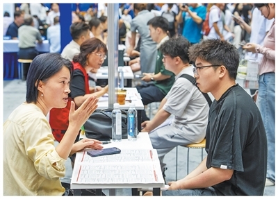 从校园到职场 就业服务不断线(高校毕业生就业服务在行动)_凤凰网资讯_凤凰网