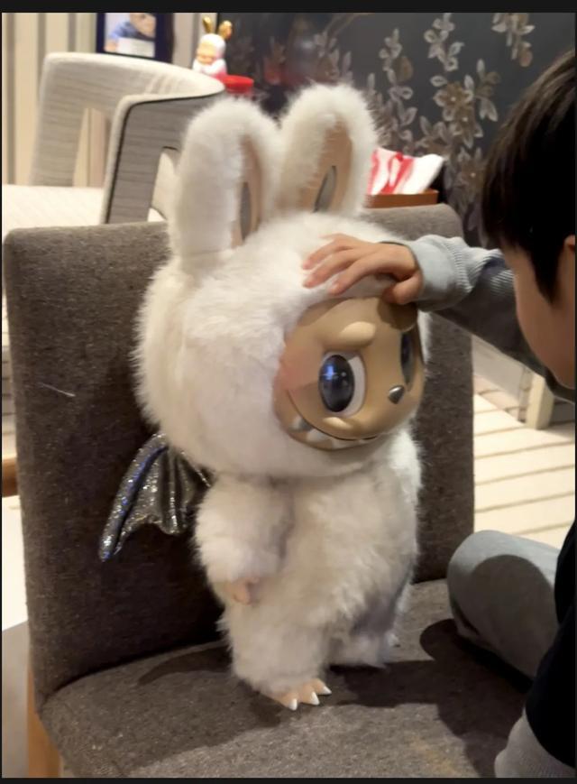 baby杨颖五一晒娃,小海绵露半张脸超像黄晓明,Baby造型美绝了
