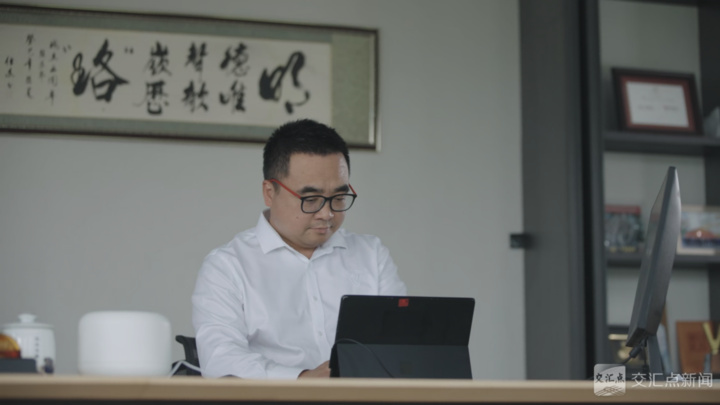 姚维兵在工作中。