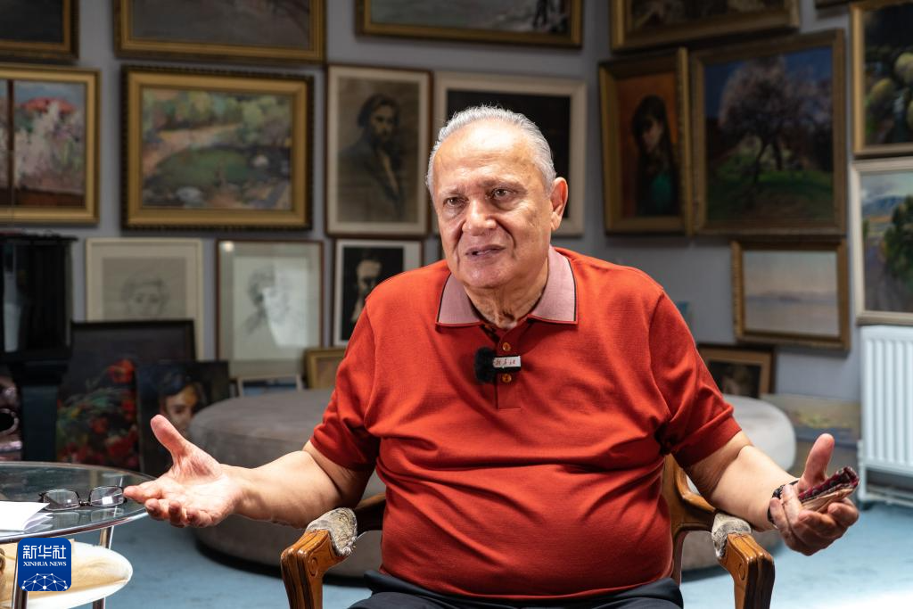 7月16日，亚美尼亚－中国友好协会主席卡连&middot;阿瓦基扬在亚美尼亚首都埃里温接受新华社记者专访。新华社记者 孟菁 摄