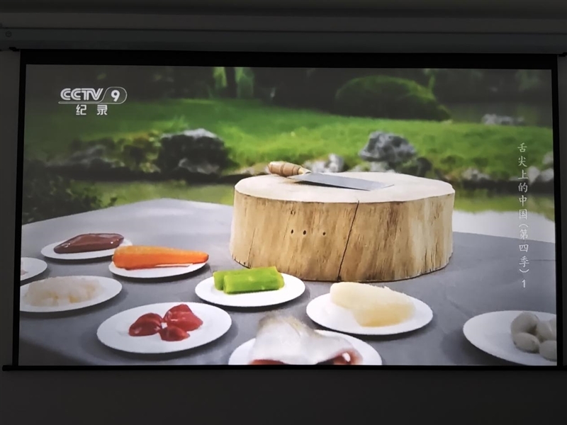 千元投影新卷王!哈趣Q1 Max评测:这是一台Z世代租房党的居家新玩物