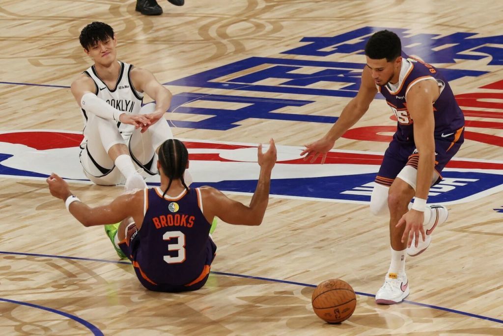 NBA的布鲁克林篮网队和菲尼克斯太阳队在澳门举行季前赛
