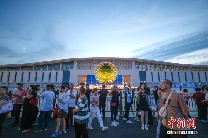 图说：天津梅江会展中心，“2025年上海合作组织峰会”即将在此举办。中新社记者 佟郁 摄