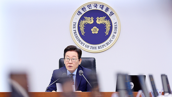 李在明10月2日在首尔龙山总统府召开会议 图源:韩媒