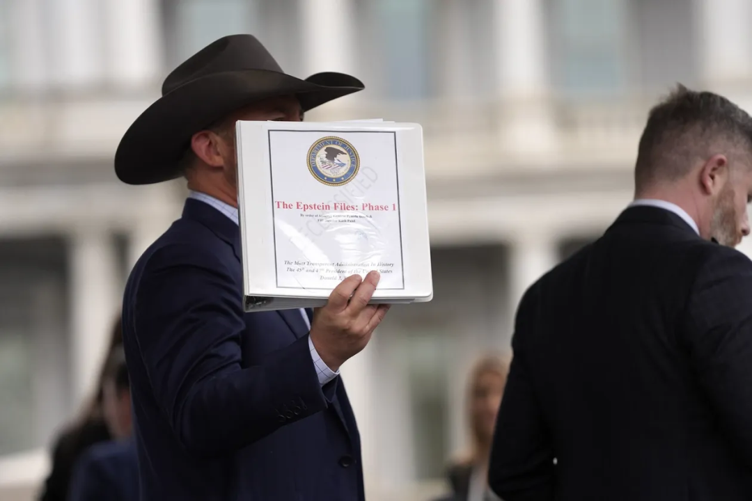 ◆近来,美国司法部公开了爱泼斯坦案件的一批档案。