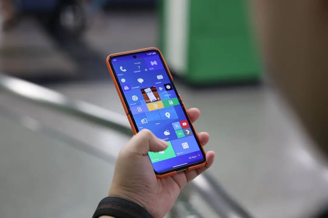 一台 1600 的小折叠,把三星 Z Fold7 打入了冷宫