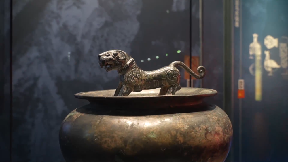 这是重庆中国三峡博物馆日前展出的文物。新华社记者 李爱斌 摄