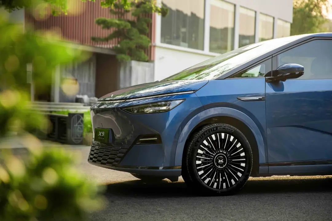 39.98 万元!新款小鹏 X9 开启预售,老车主也能付费升级