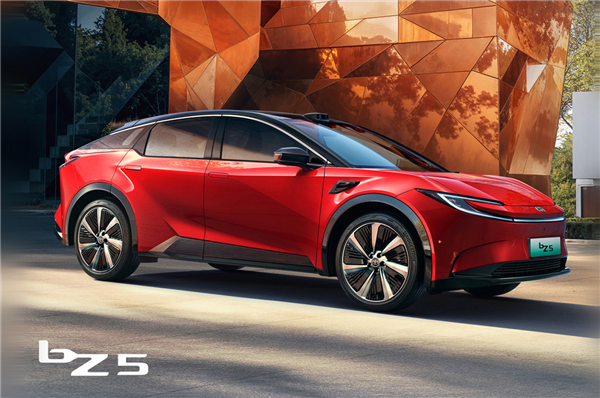 老牌合资反击!一汽丰田纯电bZ5下线:预售仅13万起