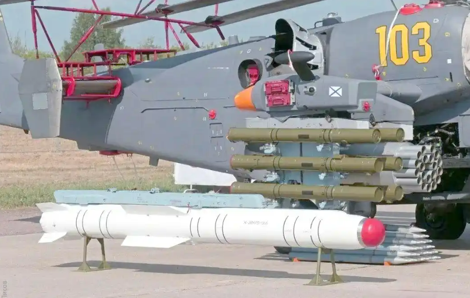卡-52武装直升机展示Kh-38导弹。