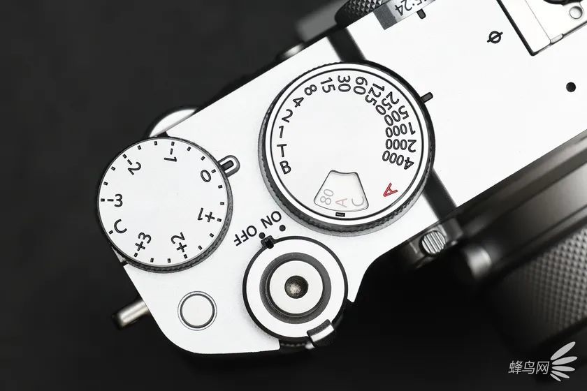 便携中画幅的极致影像 富士GFX100RF评测