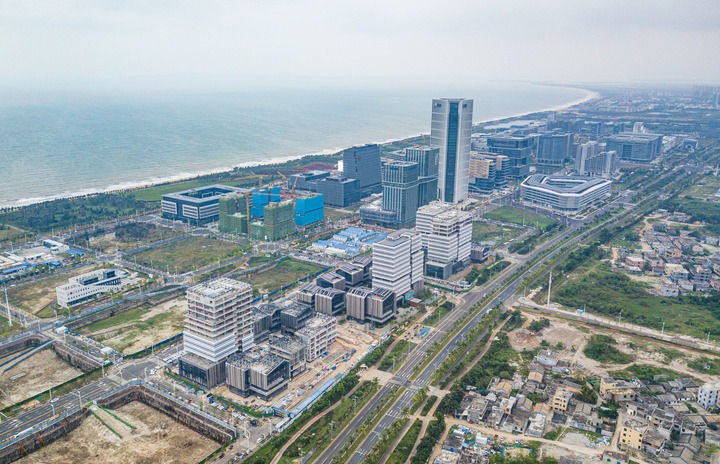 2025&#2418011&#2637615日拍摄的海南自贸港重点园区——海口江东新区起步区（无人机照片）。新华社记者 蒲晓旭 摄