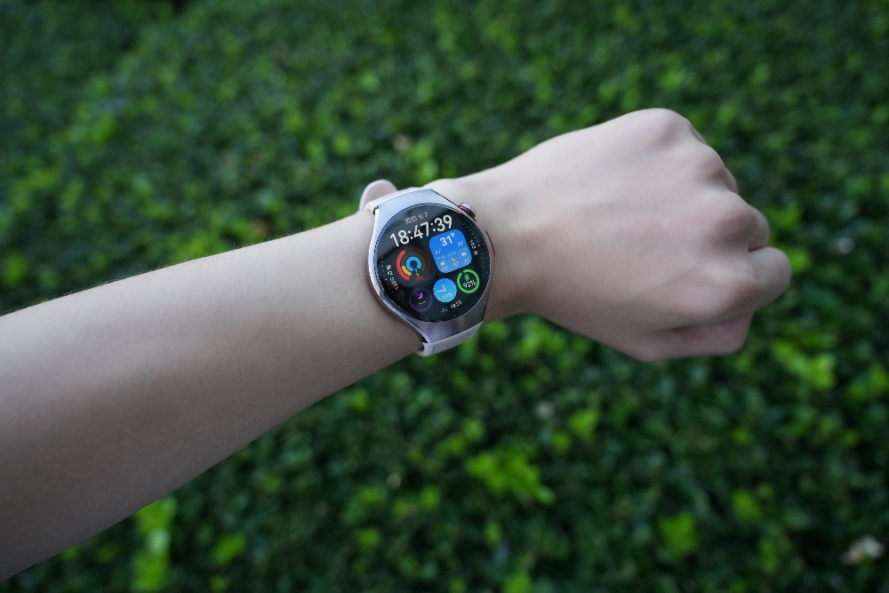 刚刚!GPT-5淘汰所有OpenAI模型,地表最强编程惊艳全场,马斯克不服开怼