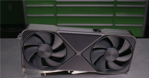 NVIDIA RTX 5090公版显卡官方开箱:包装设计彻底改变!