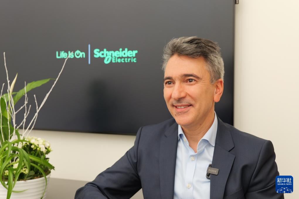 4月1日，施耐德电气全球高级副总裁弗拉杰在德国汉诺威接受新华社记者专访。新华社记者 邰思聪 摄