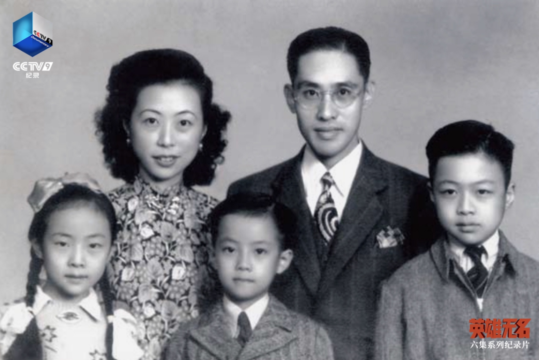 这些合影背后,是十余年的生死潜伏……