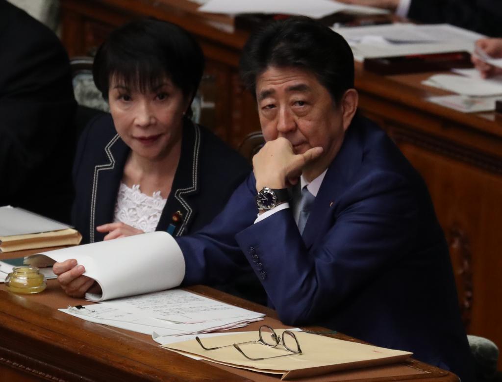 高市早苗也常被视为安倍晋三的“嫡系”，并获得了相当数量原安倍晋三支持者的青睐 《朝日新闻》